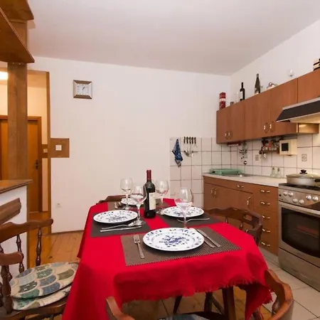Mit Privatpool Fuer 6 Personen Ca 75 Qm In Pula-fondole, Istrien Istrische Riviera *