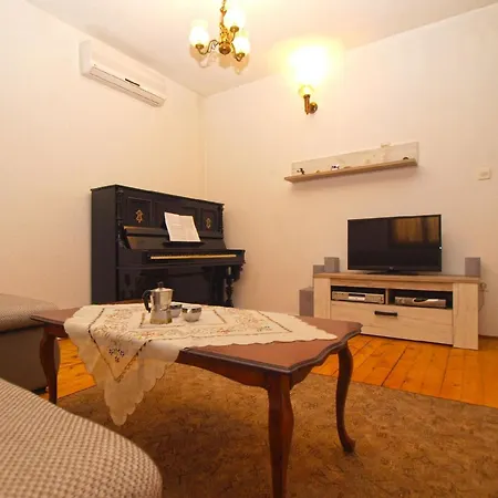 Mit Privatpool Fuer 6 Personen Ca 75 Qm In Pula-fondole, Istrien Istrische Riviera Valbandon