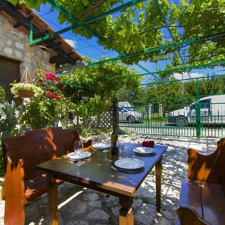 Mit Privatpool Fuer 6 Personen Ca 75 Qm In Pula-fondole, Istrien Istrische Riviera Vikendica